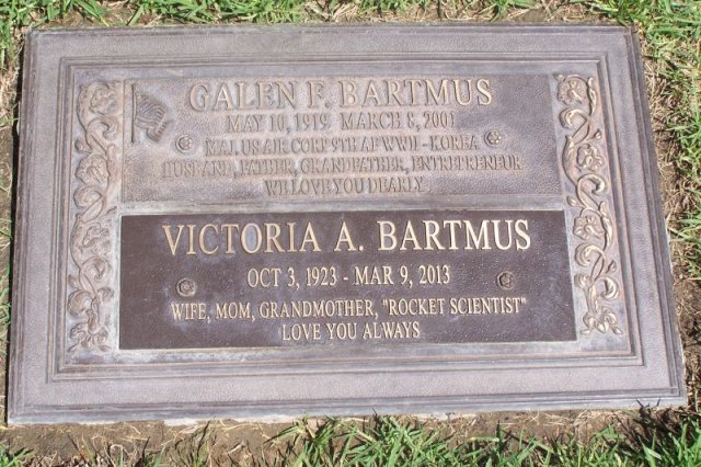 Bartmus Galen 1919-2001 Viktoria 1923-2013 USA Grabstein